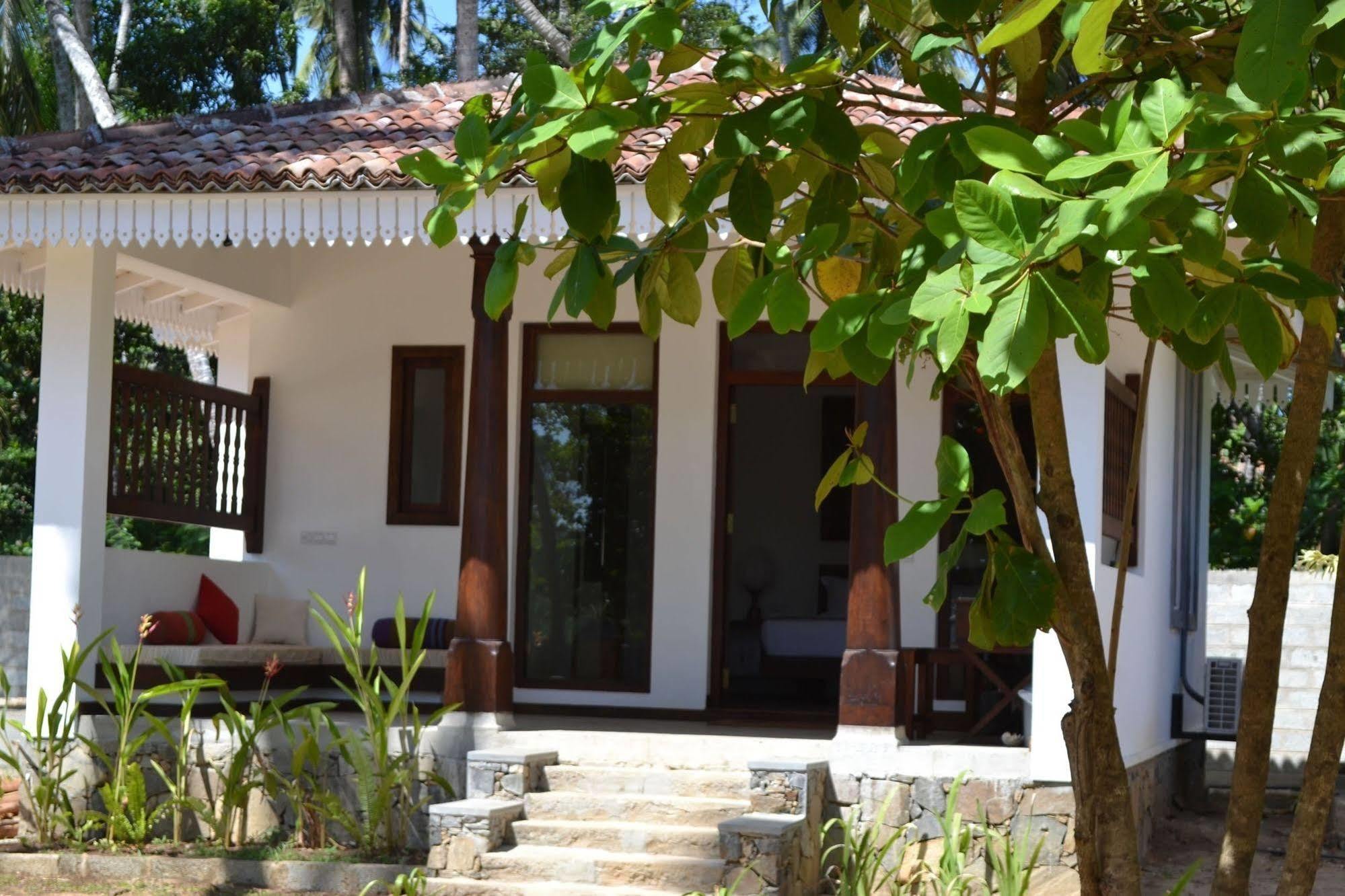 Aga Surf View Hotel Tangalle Eksteriør billede