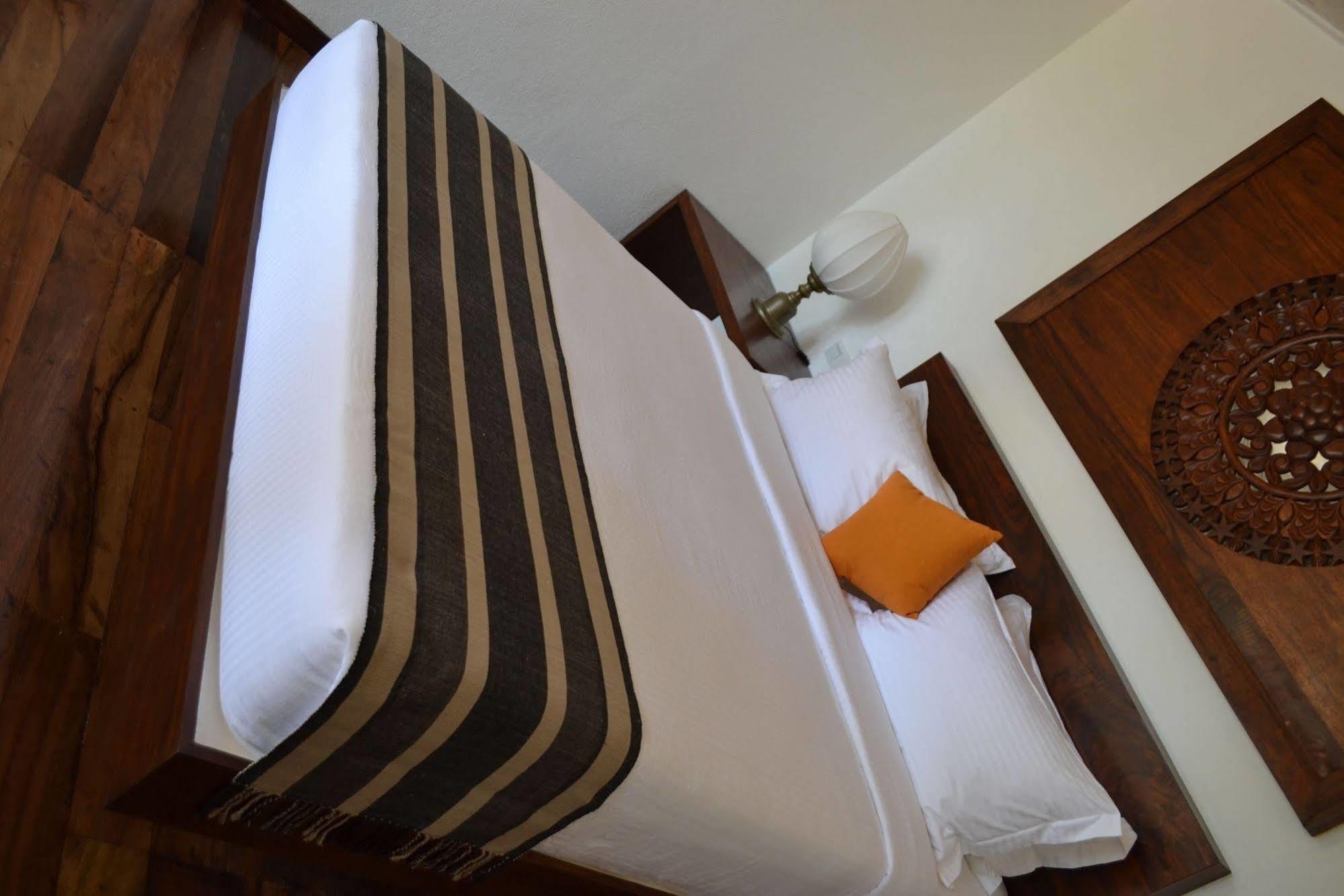 Aga Surf View Hotel Tangalle Eksteriør billede