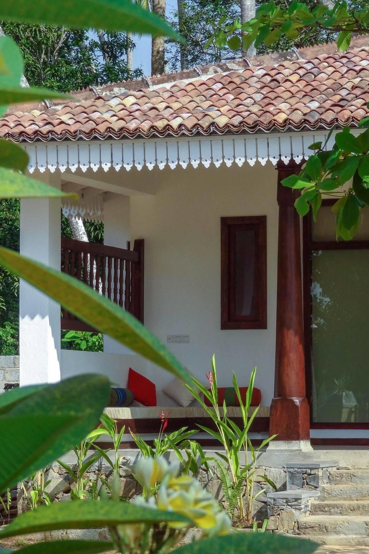 Aga Surf View Hotel Tangalle Eksteriør billede
