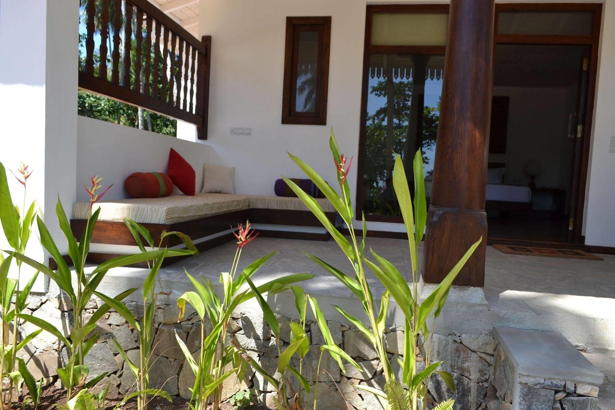 Aga Surf View Hotel Tangalle Eksteriør billede
