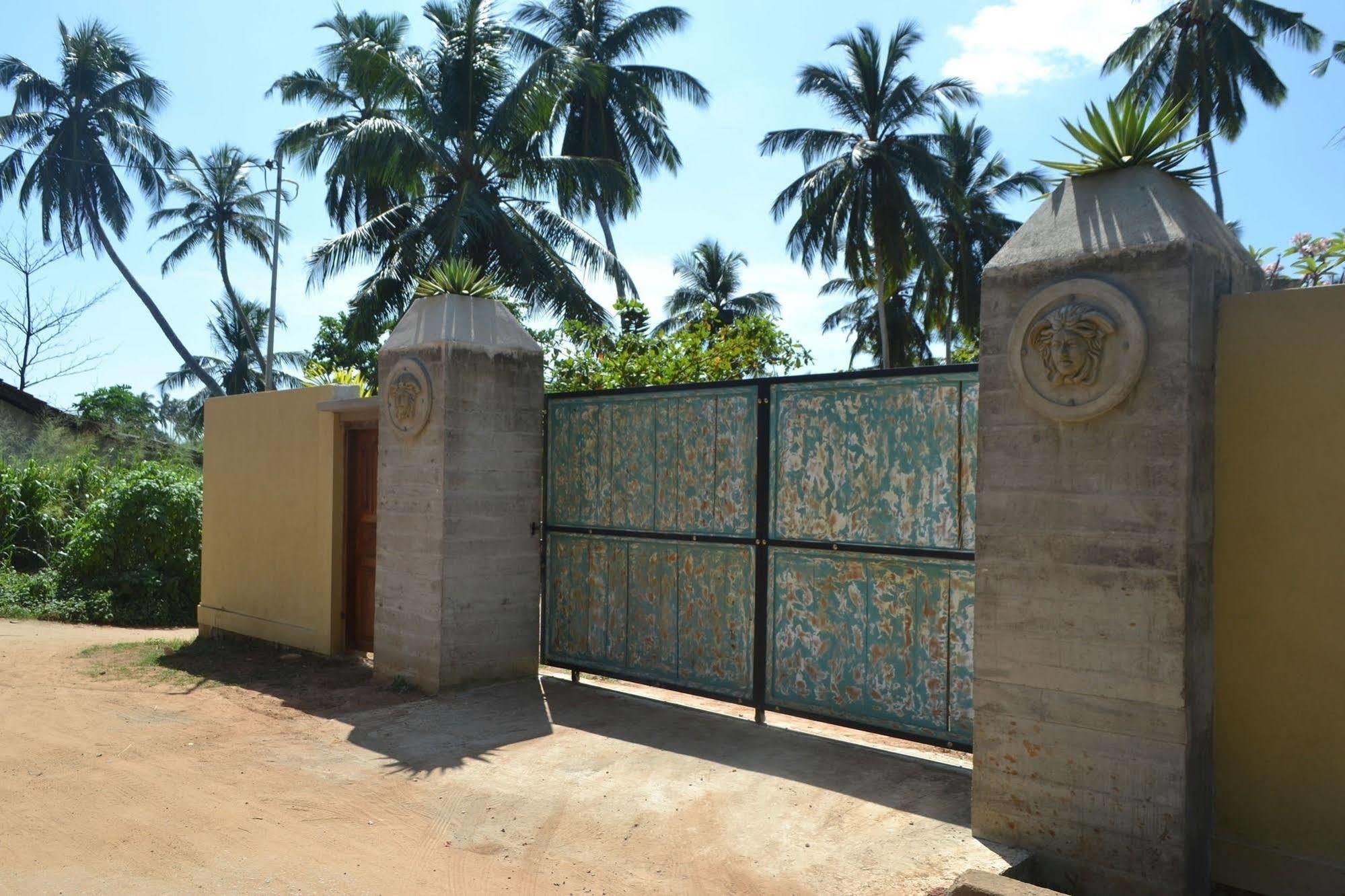 Aga Surf View Hotel Tangalle Eksteriør billede