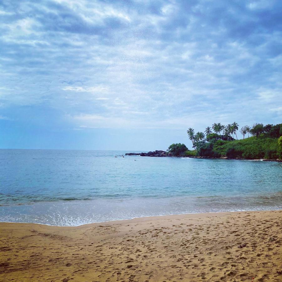 Aga Surf View Hotel Tangalle Eksteriør billede